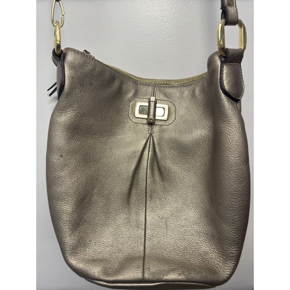 B. Makowsky Metallic  Antique Gold Leather Crossbody Bucket Turn Lock #32‎